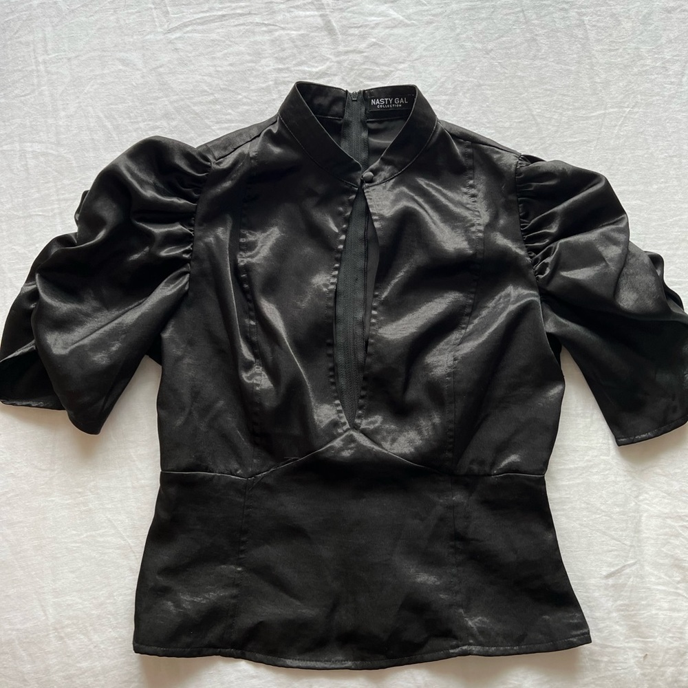 Black keyhole top, size US 2, black, great condition